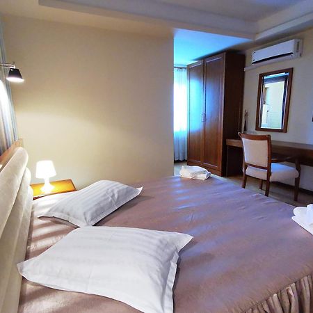 Pensiunea 4 Salcii Băltenii de Sus Kamer foto